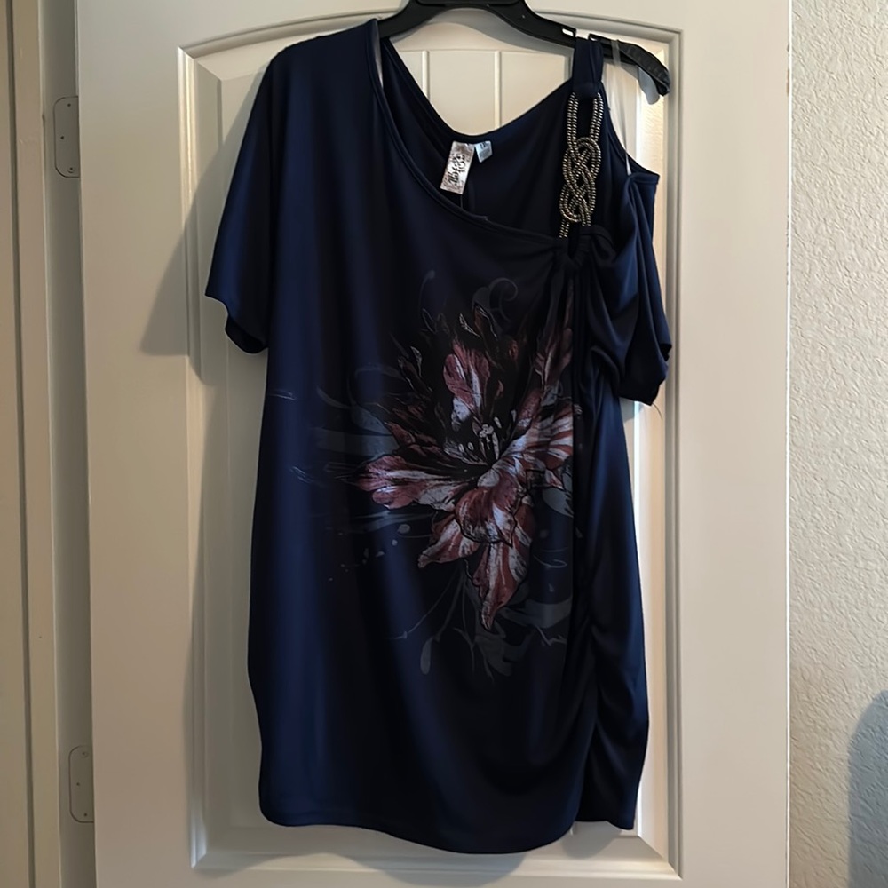 L8ter Clothing new. Woman’s blouse 1X